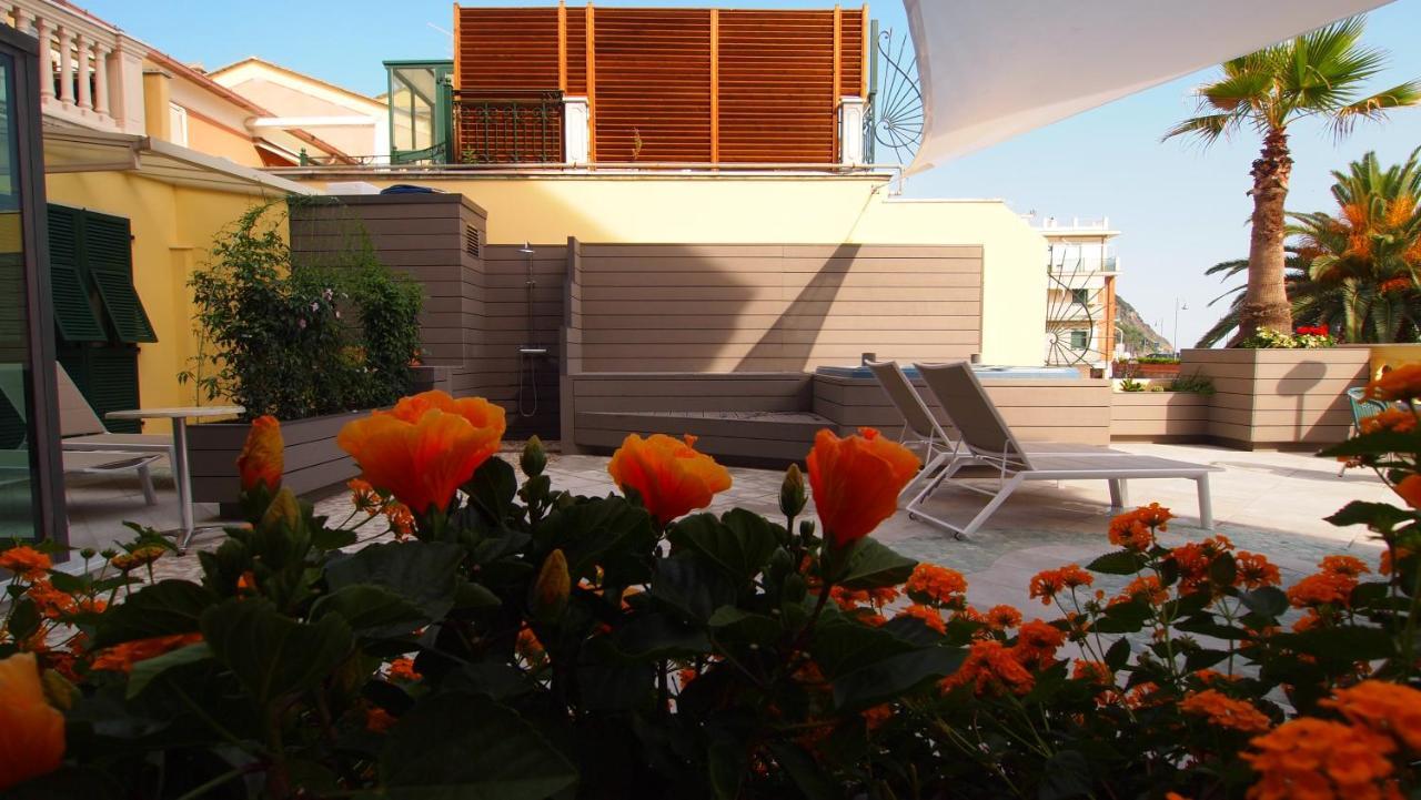 Piccolo Hotel Монелья Экстерьер фото