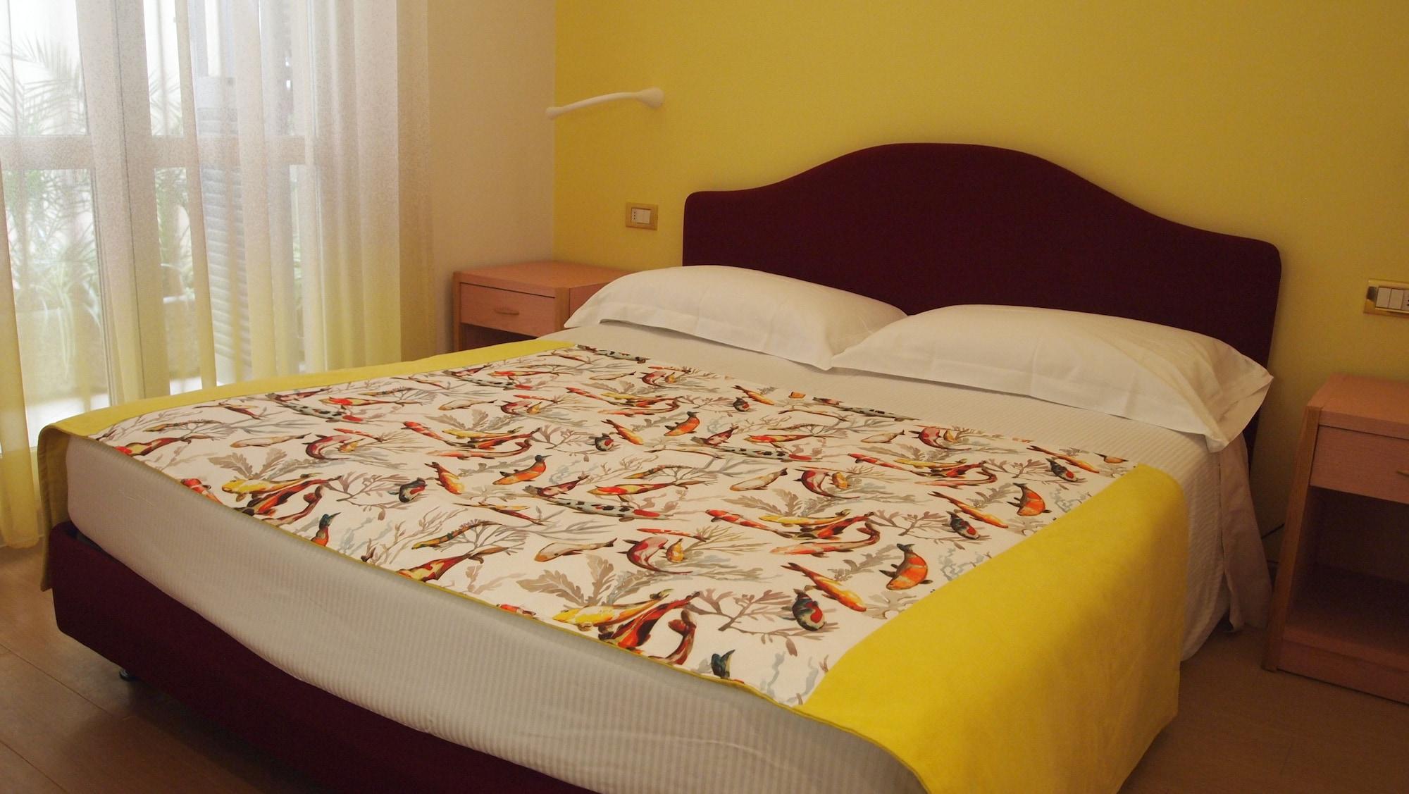 Piccolo Hotel Монелья Экстерьер фото