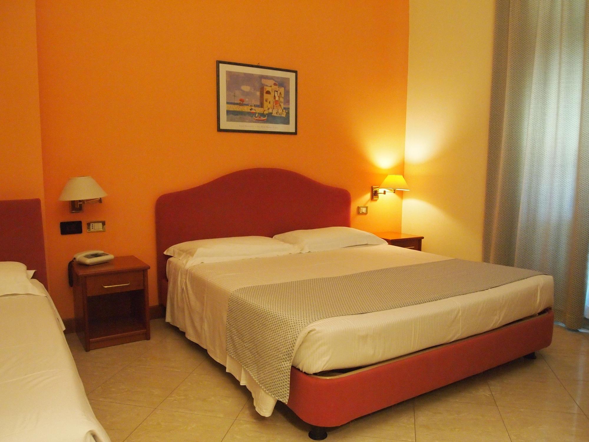 Piccolo Hotel Монелья Экстерьер фото