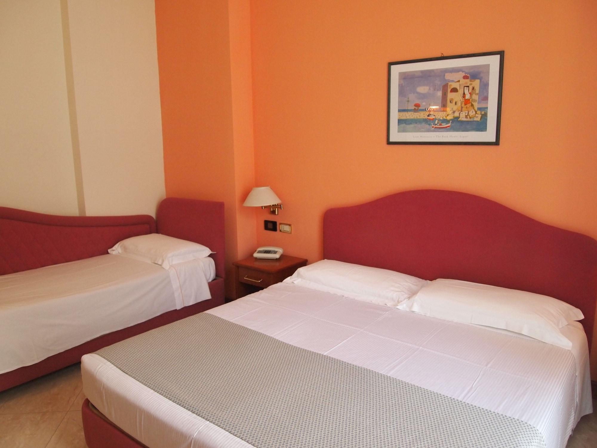 Piccolo Hotel Монелья Экстерьер фото