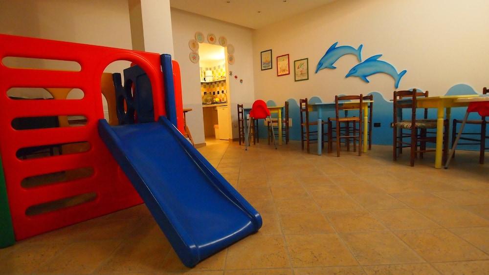 Piccolo Hotel Монелья Экстерьер фото