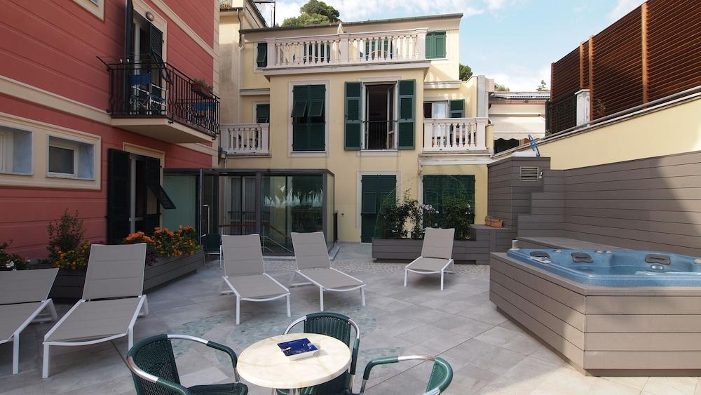 Piccolo Hotel Монелья Экстерьер фото