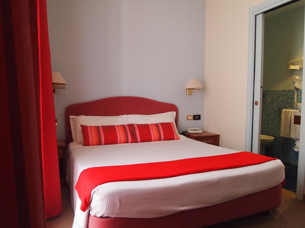 Piccolo Hotel Монелья Экстерьер фото