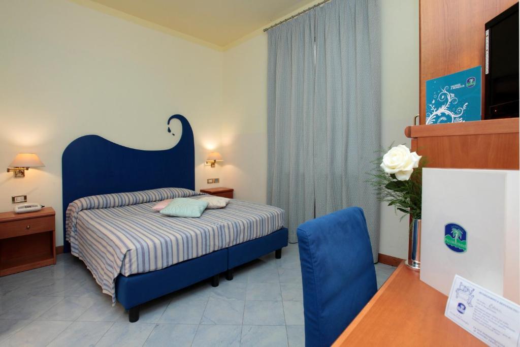 Piccolo Hotel Монелья Экстерьер фото