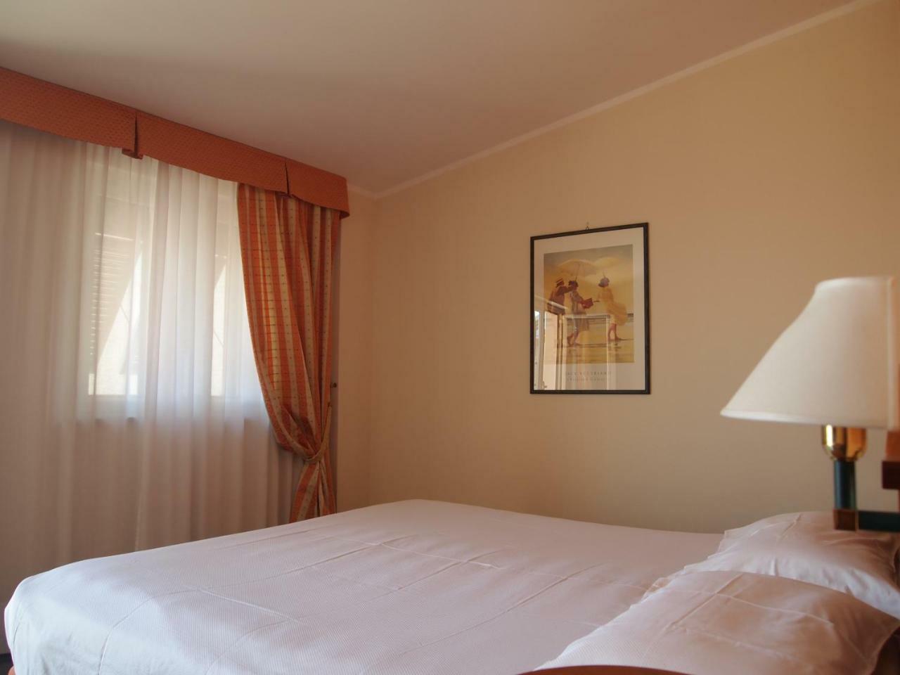 Piccolo Hotel Монелья Экстерьер фото