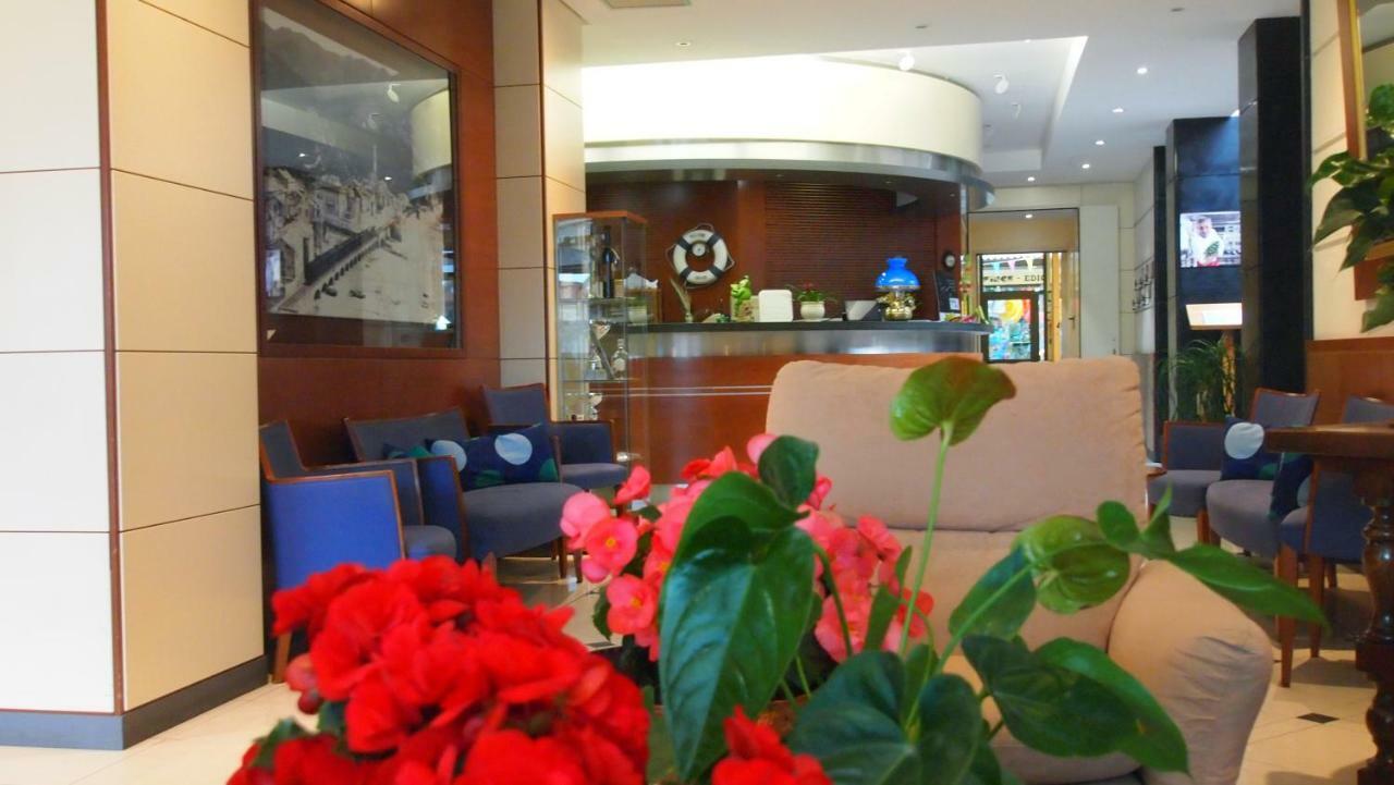 Piccolo Hotel Монелья Экстерьер фото